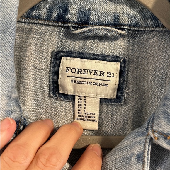 Forever 21 Classic Light Wash Denim Jacket Size S - Picture 2 of 4